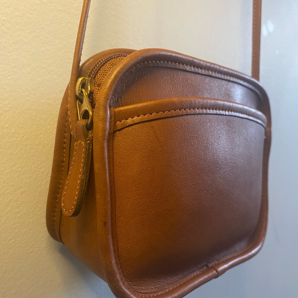 Vintage Coach Hadley Zip crossbody in British Tan